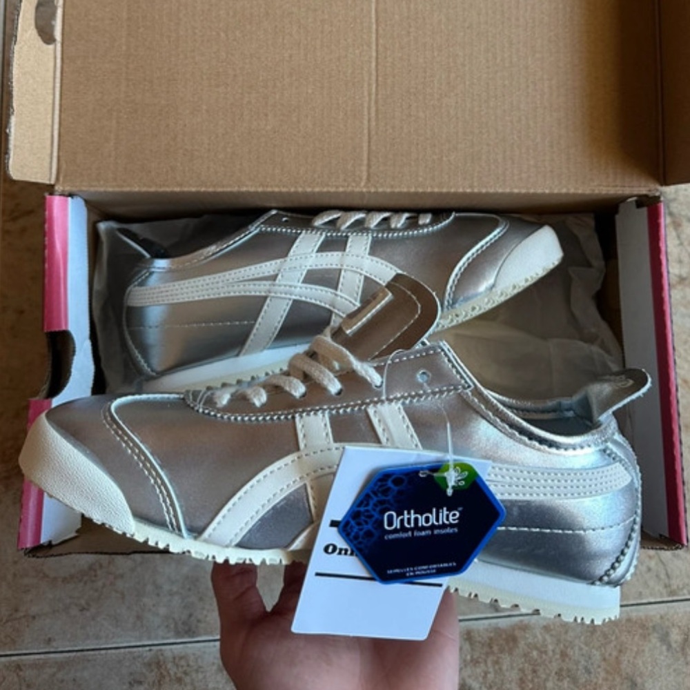 Onitsuka Tiger Mexico 66 sneakers - NWT